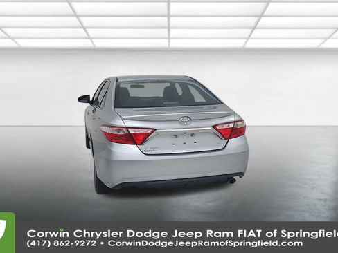 Used 2016 Toyota Camry SE image 12