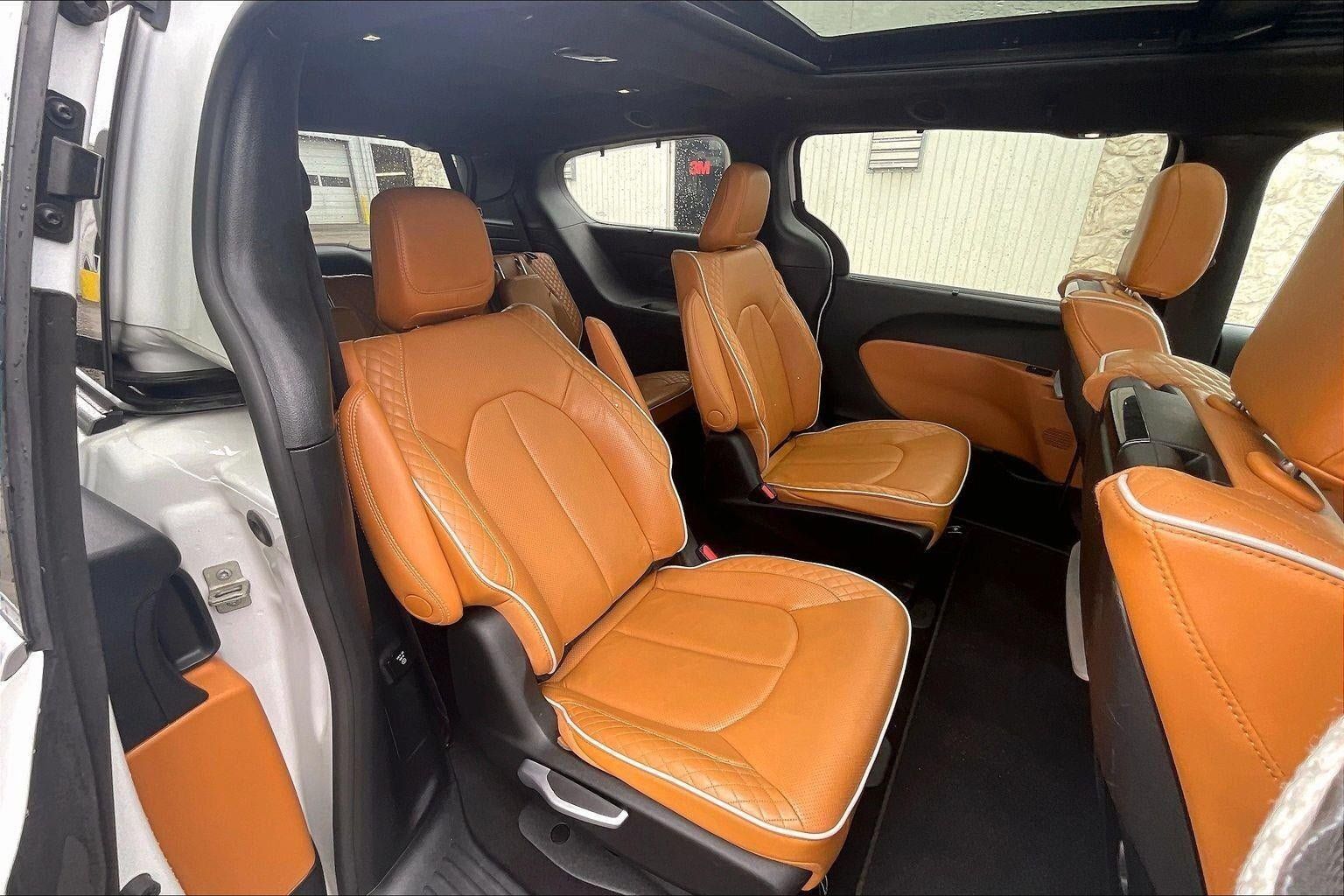Used 2023 Chrysler Pacifica Pinnacle FWD image 24