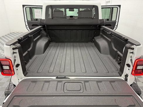 Used 2020 Jeep Gladiator Rubicon w/ Dual Top Group AWD/4WD image 31