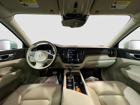 Used 2021 Volvo XC60 T5 Momentum w/ Protection Package Premier image 15
