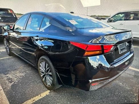 Used 2023 Nissan Altima 2.5 SV AWD/4WD image 10