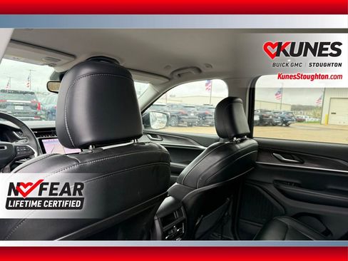 Used 2023 Jeep Grand Cherokee Limited AWD/4WD image 41