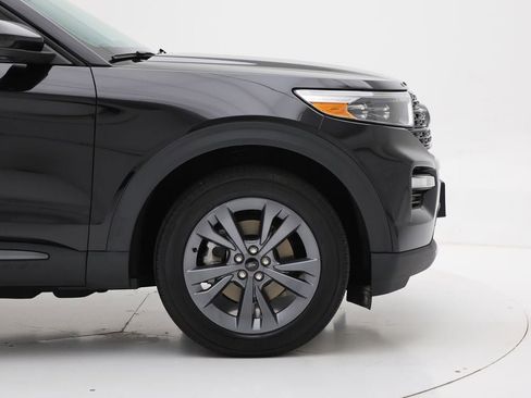 Used 2022 Ford Explorer XLT w/ Equipment Group 202A image 3