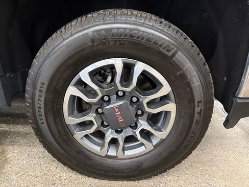 Used 2022 GMC Sierra 2500 SLE w/ SLE Convenience Package AWD/4WD image 9