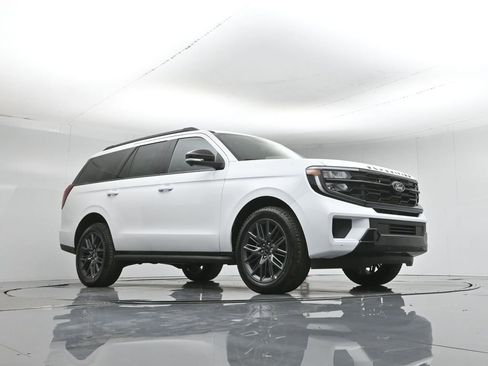 New 2026 Ford Expedition Platinum image 3