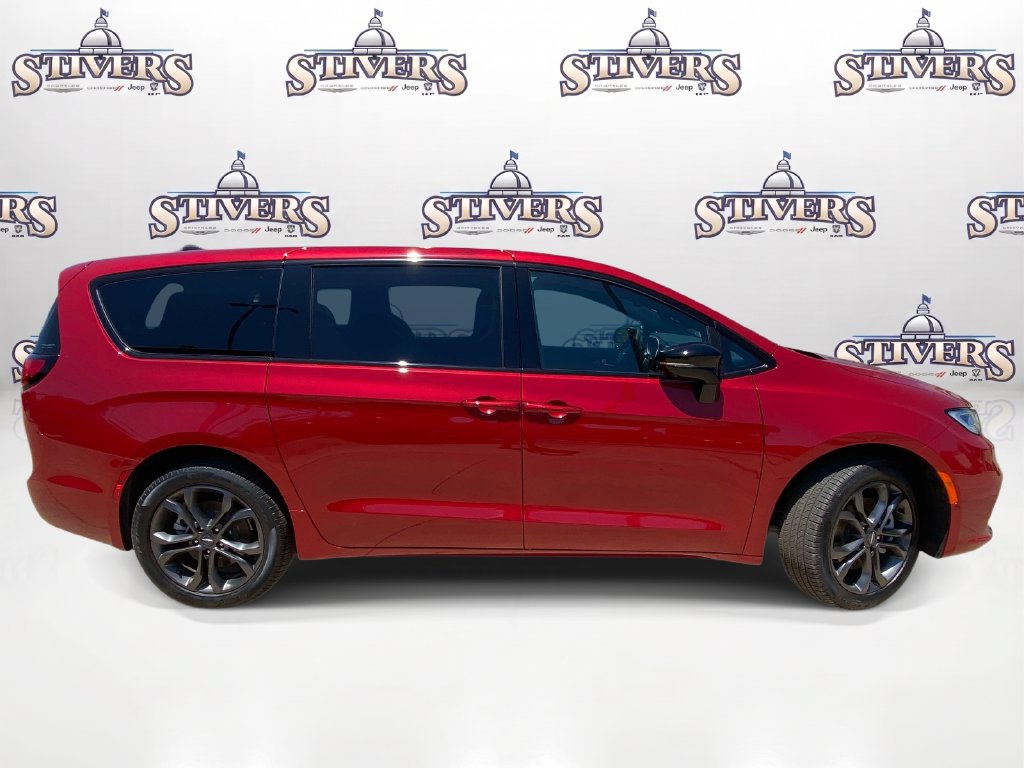 New 2026 Chrysler Pacifica Select AWD/4WD image 6