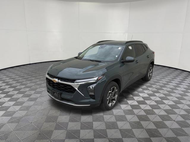Used 2025 Chevrolet Trax LT FWD image 12