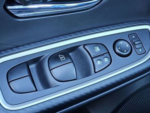 New 2025 Nissan Versa SR image 16