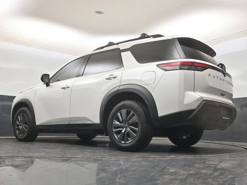 Used 2023 Nissan Pathfinder SV image 18