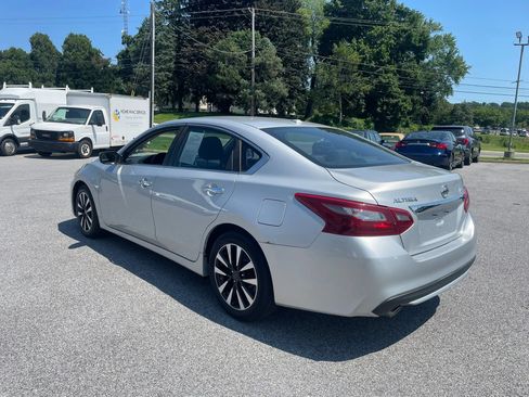 Used 2018 Nissan Altima 2.5 SV FWD image 8