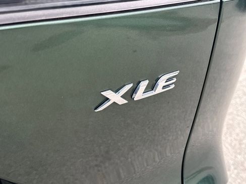 Used 2024 Toyota Corolla Cross XLE image 5