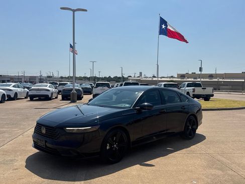 Used 2024 Honda Accord Sport image 9