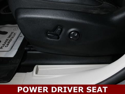 Used 2018 Chrysler Pacifica Touring-L Plus w/ Tire & Wheel Group FWD image 3