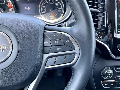 Used 2019 Jeep Cherokee Limited AWD/4WD image 21