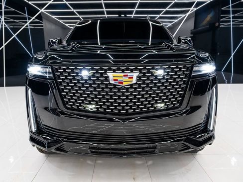 Used 2024 Cadillac Escalade ESV Premium Luxury image 7