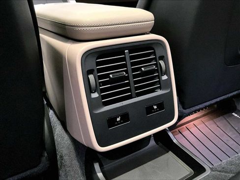 Used 2025 Porsche Taycan image 30