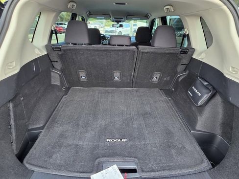 Used 2024 Nissan Rogue S image 11