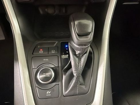 Used 2022 Toyota RAV4 LE AWD/4WD image 20