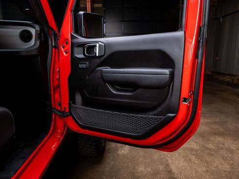 Used 2025 Jeep Wrangler Sport S image 37