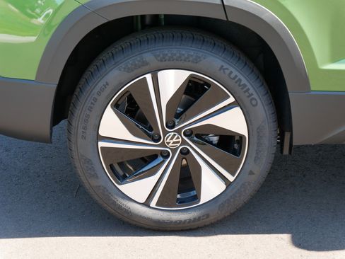 New 2025 Volkswagen Taos SE image 5