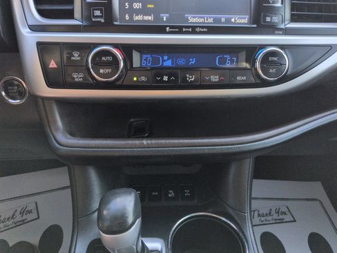 Used 2017 Toyota Highlander Limited Platinum w/ Preferred Accessory Package AWD/4WD image 18