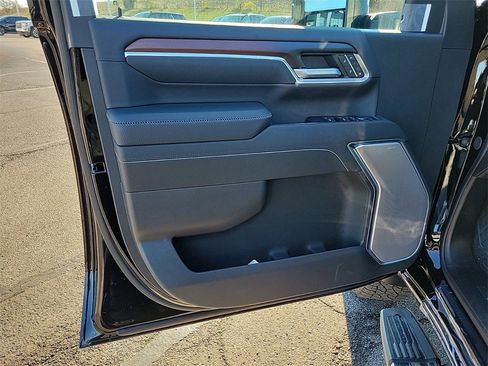 New 2026 GMC Sierra 3500 Denali w/ Denali Reserve Package image 18