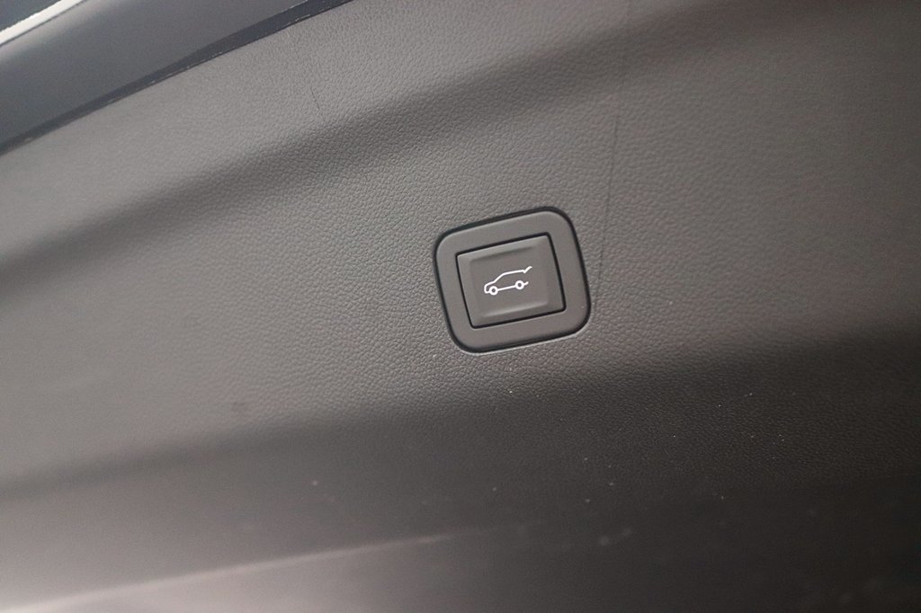 Used 2025 GMC Yukon Denali AWD/4WD image 19