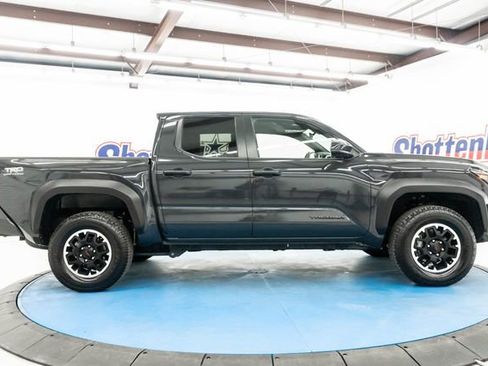 Used 2025 Toyota Tacoma TRD Off-Road image 11