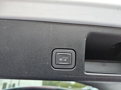 Used 2025 Chevrolet Equinox EV LT w/ Convenience Package image 25