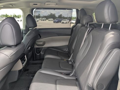 New 2026 Kia Carnival SX FWD image 17