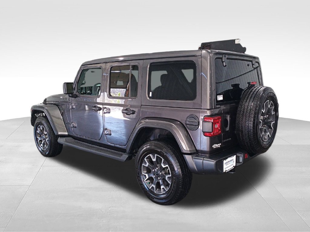 Used 2025 Jeep Wrangler Unlimited Sahara w/ Technology Group AWD/4WD image 4
