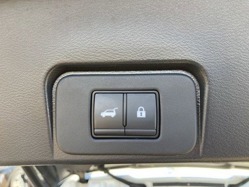 Used 2023 Nissan Rogue SV w/ SV Premium B Package image 28