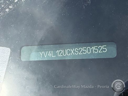 Used 2025 Volvo XC40 B5 Plus image 14