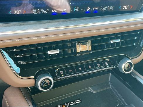 Used 2025 Chevrolet Tahoe High Country image 17