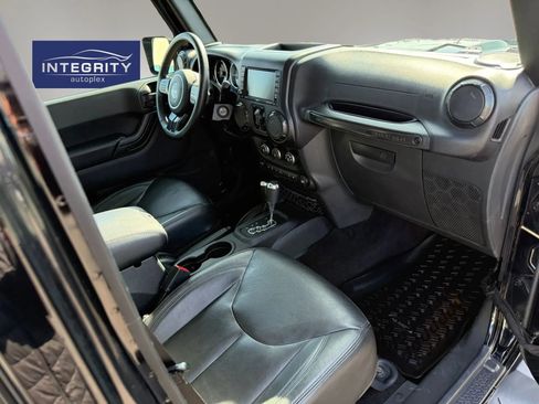 Used 2017 Jeep Wrangler Unlimited Sahara AWD/4WD image 24