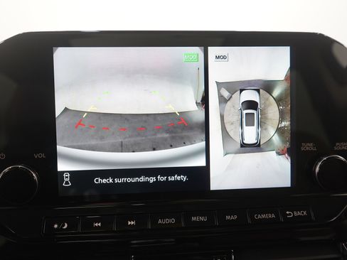 Used 2024 Nissan Pathfinder Platinum w/ Cargo Package image 29