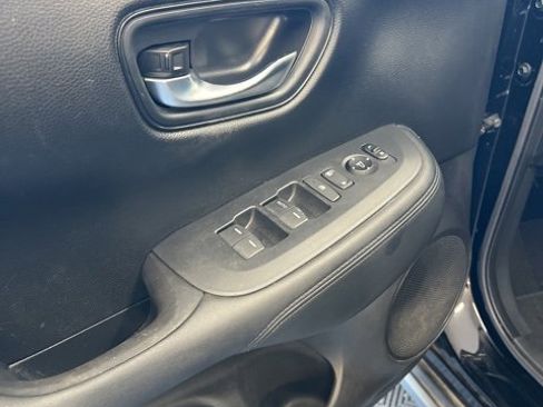 Certified 2023 Honda HR-V LX image 10