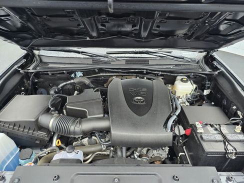 Used 2023 Toyota Tacoma TRD Off-Road w/ Technology Package image 9