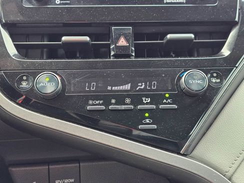 Used 2022 Toyota Camry LE w/ Convenience Package FWD image 18