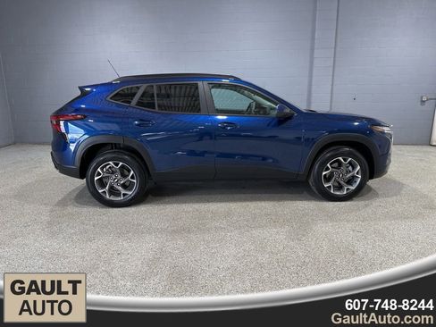 Used 2024 Chevrolet Trax LT w/ Driver Confidence Package image 2