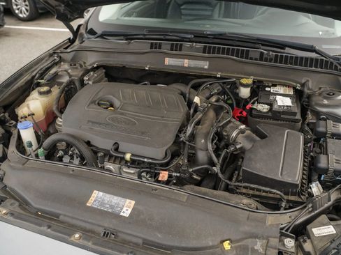 Used 2017 Ford Fusion SE w/ Fusion SE Technology Package image 28