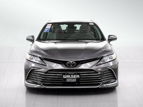 Used 2022 Toyota Camry XLE FWD image 8