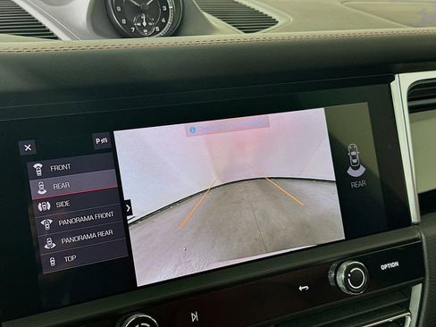 Certified 2025 Porsche Macan image 16