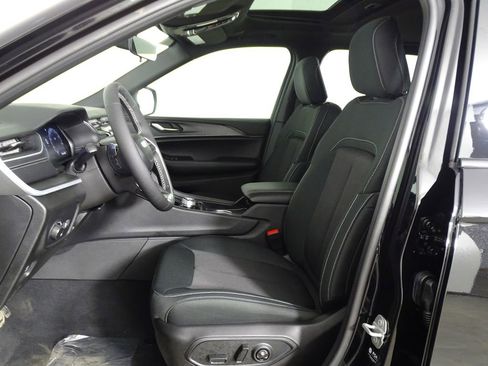 New 2025 Jeep Grand Cherokee Laredo X image 10