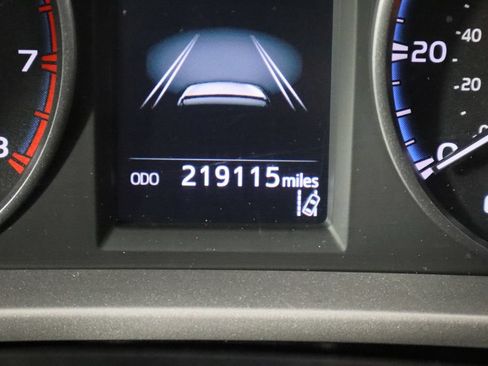 Used 2017 Toyota RAV4 LE FWD image 34