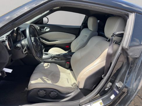 Used 2010 Nissan 370Z Touring w/ Sport Pkg RWD image 17