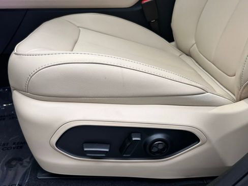 New 2025 Jeep Grand Cherokee L Limited w/ Black Appearance Package image 18