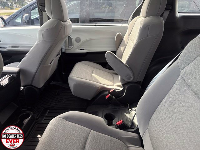 Certified 2025 Toyota Sienna LE w/ LE Plus Package AWD/4WD image 5