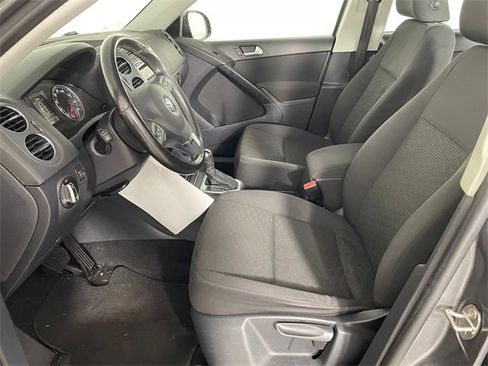 Used 2014 Volkswagen Tiguan S image 2