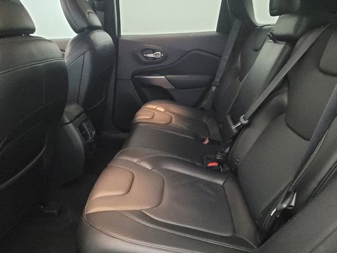 Used 2019 Jeep Cherokee Limited AWD/4WD image 18
